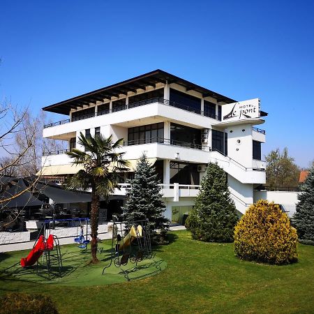 Hotel Le Pont Приедор Екстериор снимка