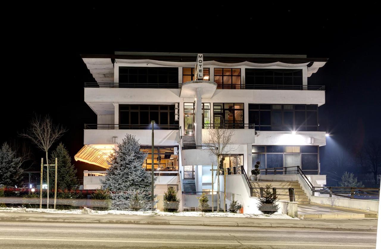 Hotel Le Pont Приедор Екстериор снимка