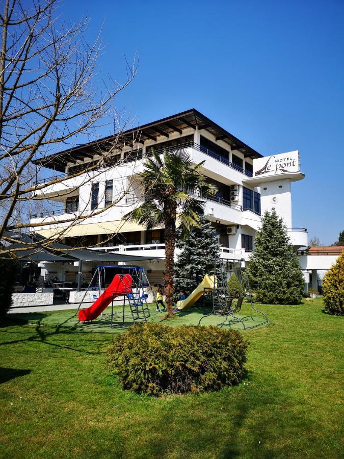 Hotel Le Pont Приедор Екстериор снимка