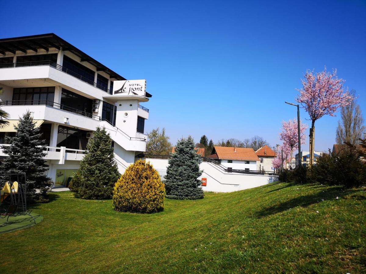 Hotel Le Pont Приедор Екстериор снимка