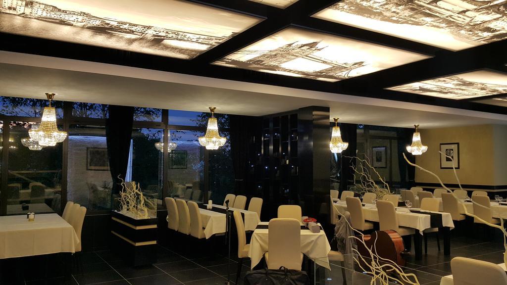 Hotel Le Pont Приедор Екстериор снимка