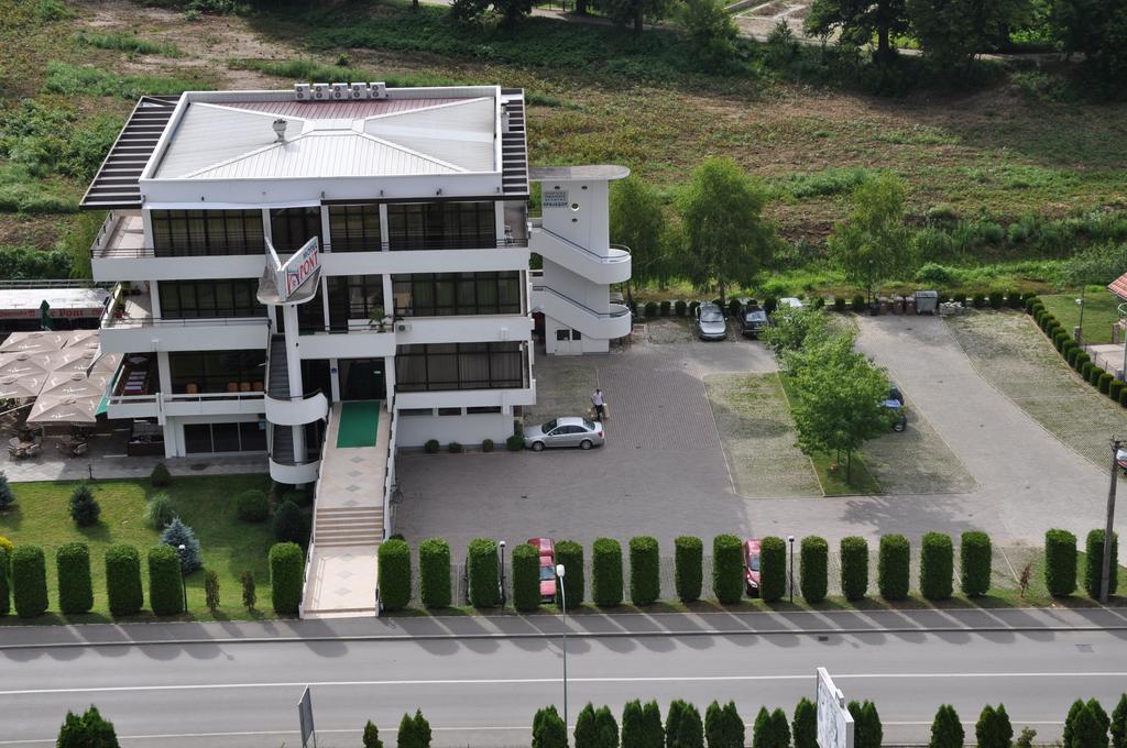 Hotel Le Pont Приедор Екстериор снимка