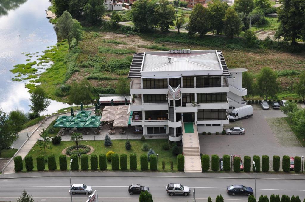 Hotel Le Pont Приедор Екстериор снимка