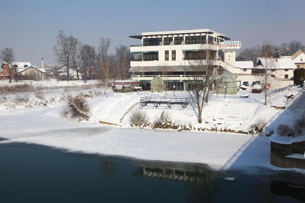 Hotel Le Pont Приедор Екстериор снимка